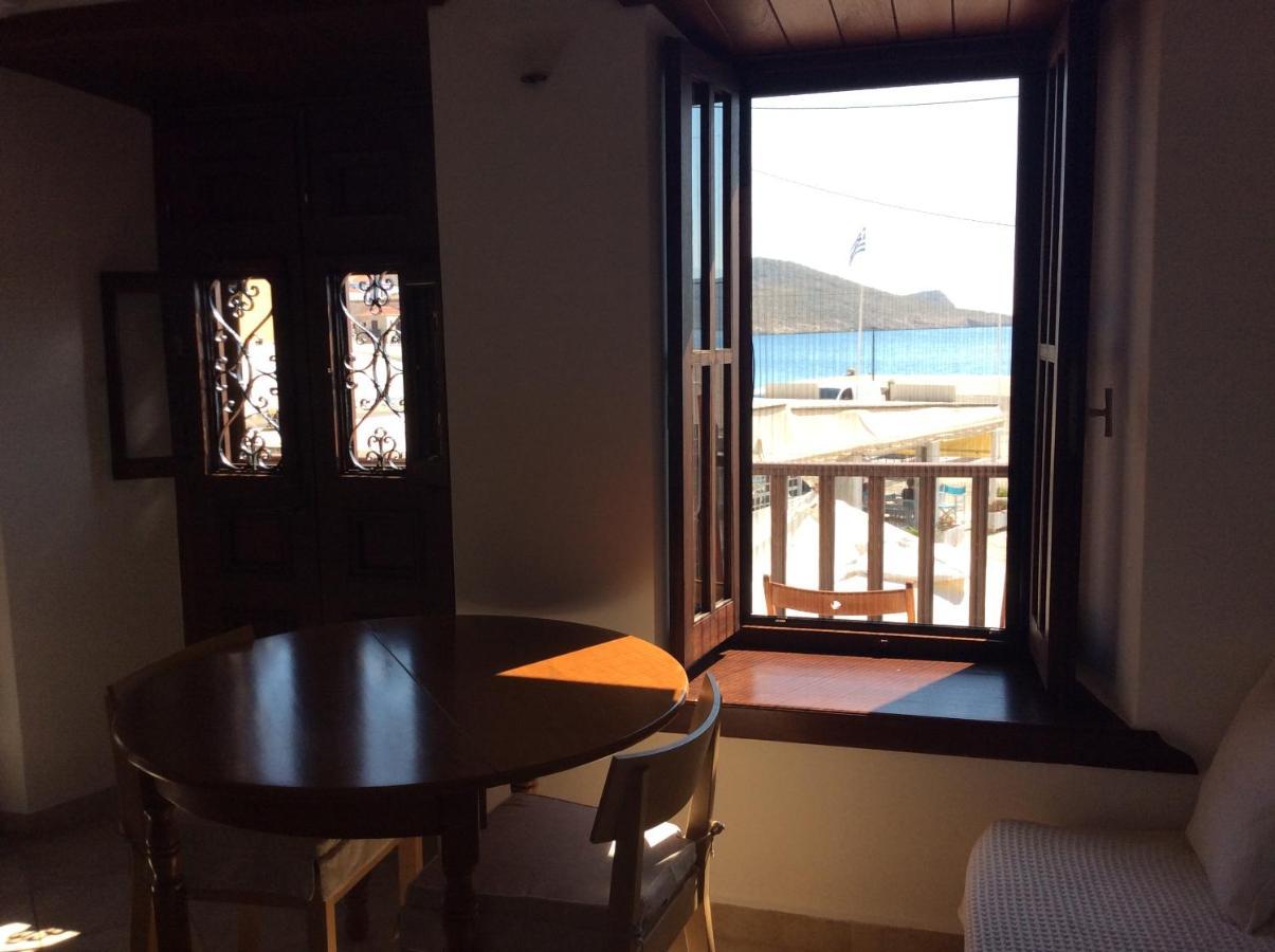 Amalia Harbor Daire Chalki Town Dış mekan fotoğraf